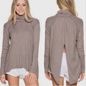 Free People We The Free Tara Split Back Turtleneck Long Sleeve Sz L